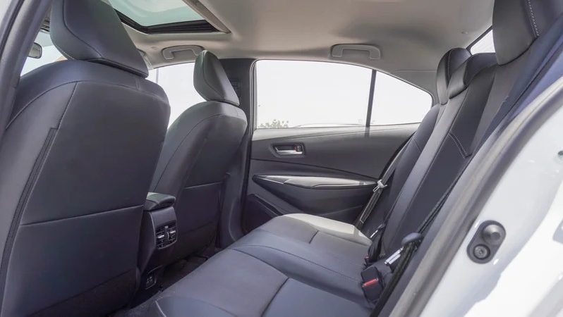 
								corolla 1.8 hybrid full									