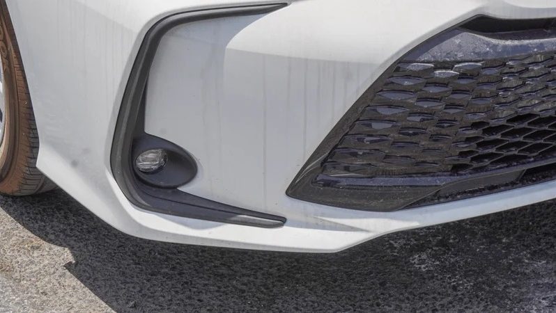 
								corolla 1.8 hybrid full									