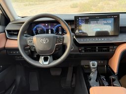 
										Camry 2.0 hybrid luxury full									