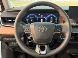 
										Camry 2.0 hybrid luxury full									