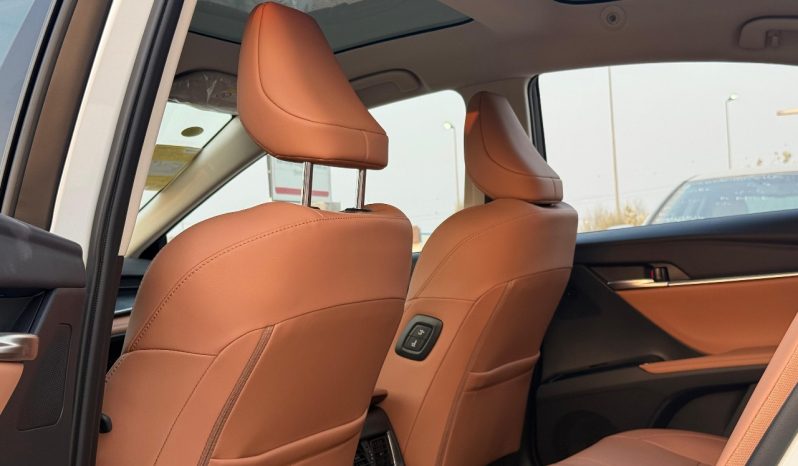 
								Camry 2.0 hybrid luxury full									