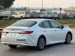
										Camry 2.0 hybrid luxury full									
