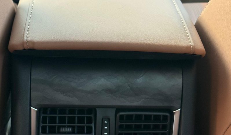 
								Camry 2.0 hybrid luxury full									