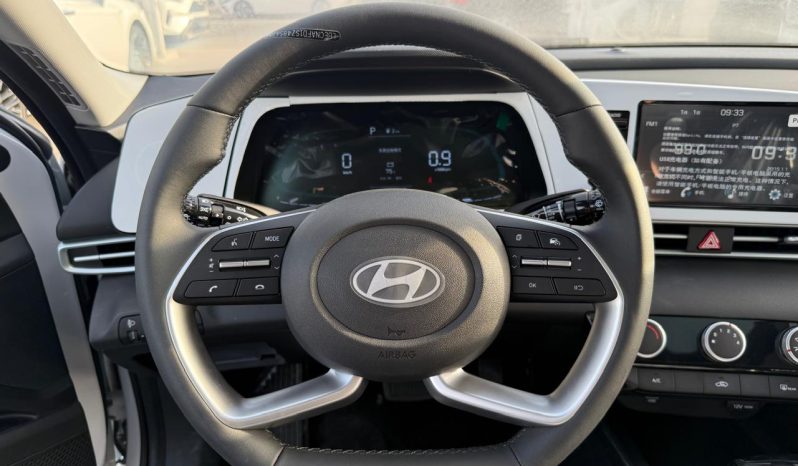 
								Hyundai Elantra 1.5 full									