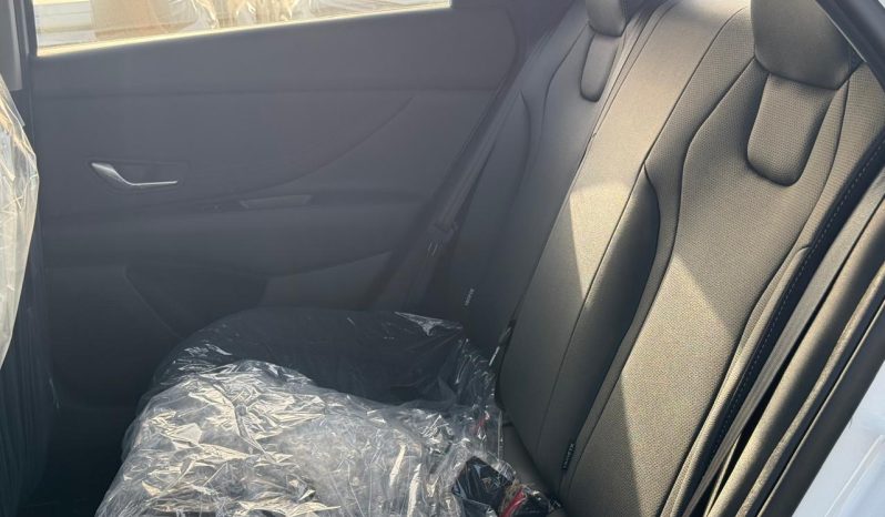 
								Hyundai Elantra 1.5 full									