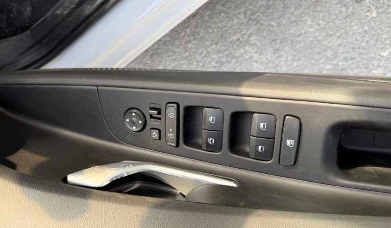 
								Hyundai Elantra 1.5 full									