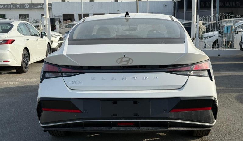 
								Hyundai Elantra 1.5 full									