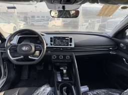 
										Hyundai Elantra 1.5 full									