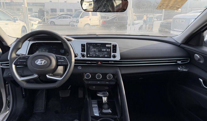 
								Hyundai Elantra 1.5 full									